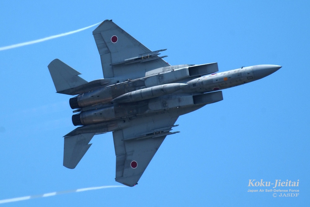 航空自衛隊の戦闘機F15コラボ