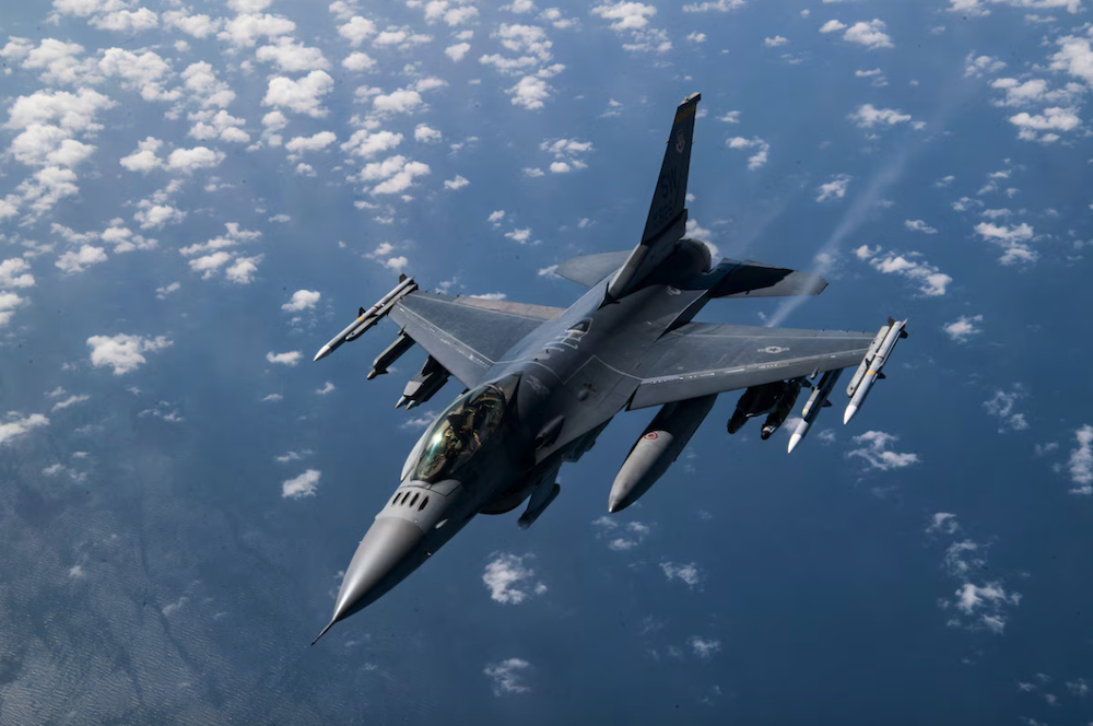 F16