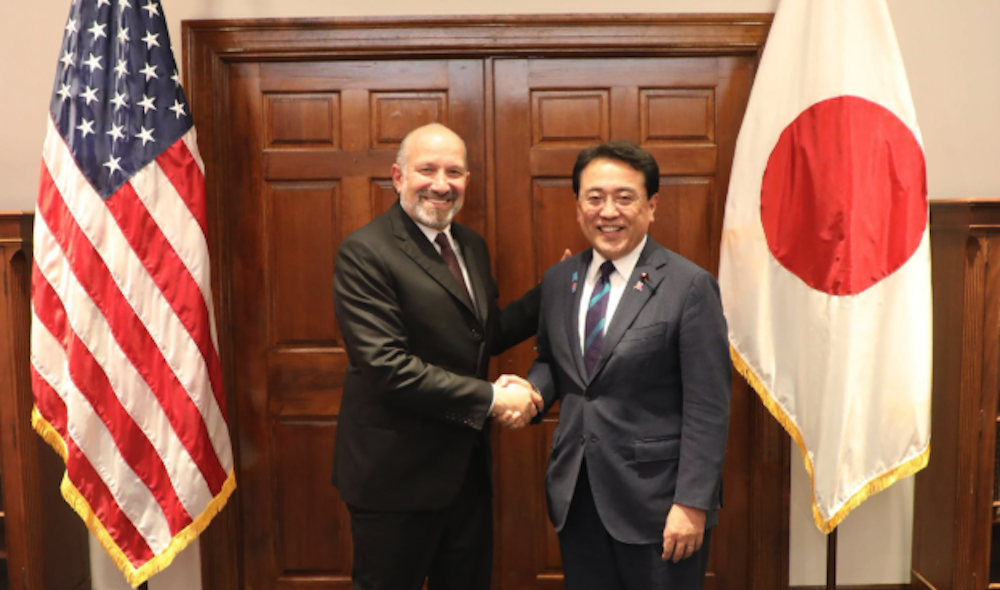 赤澤大臣の画像