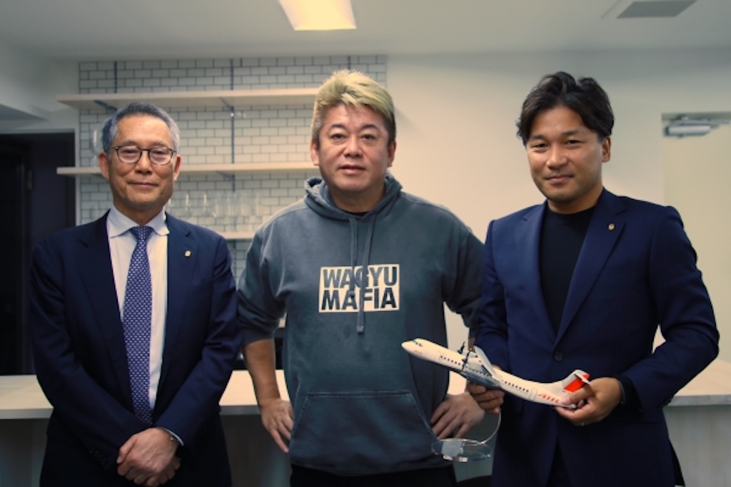 ホリエモン(中央)の画像