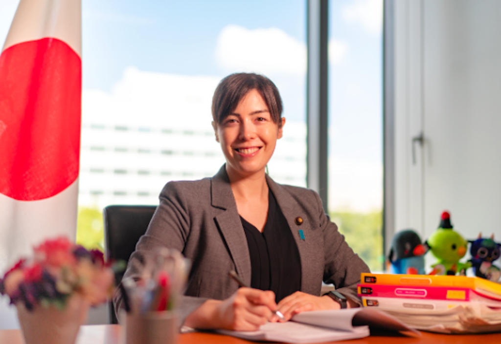 小野田紀美の画像